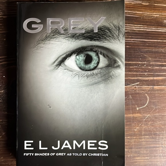Fifty Shades of Grey, Fifty Shades Freed & Grey paperback books!! - Picture 2 of 2